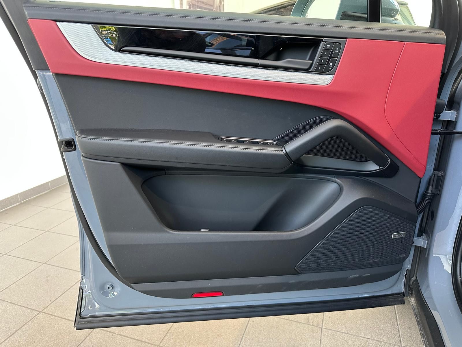 Porsche Cayenne Facelift -19%/gr-rot/Pan/Mtx/ACC/14W/21