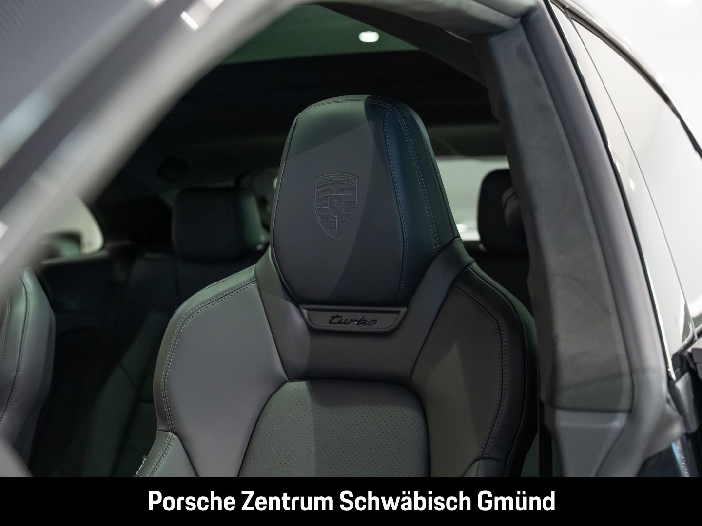 Porsche Macan Turbo BOSE Luftfederung Panoramadach LED