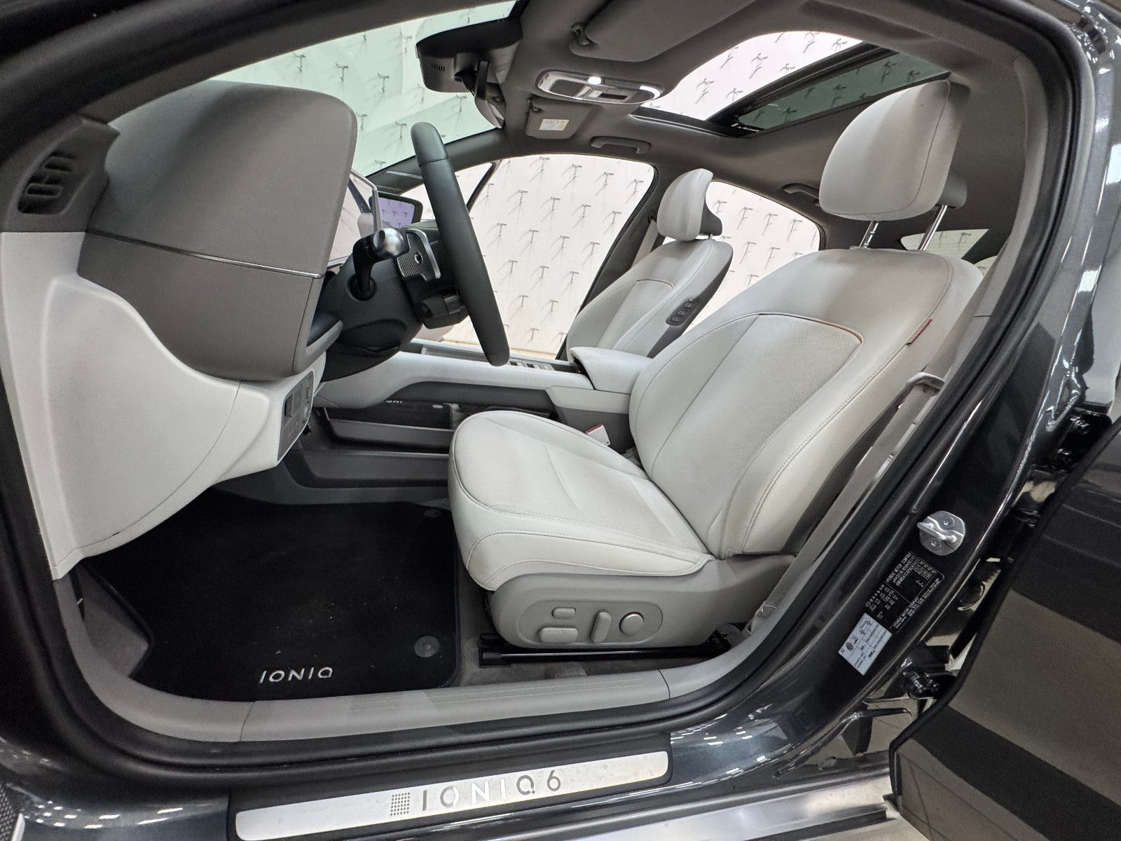 Hyundai IONIQ 6 77,4kWh 325ps 4WD Uniq PANO & DIGI NON