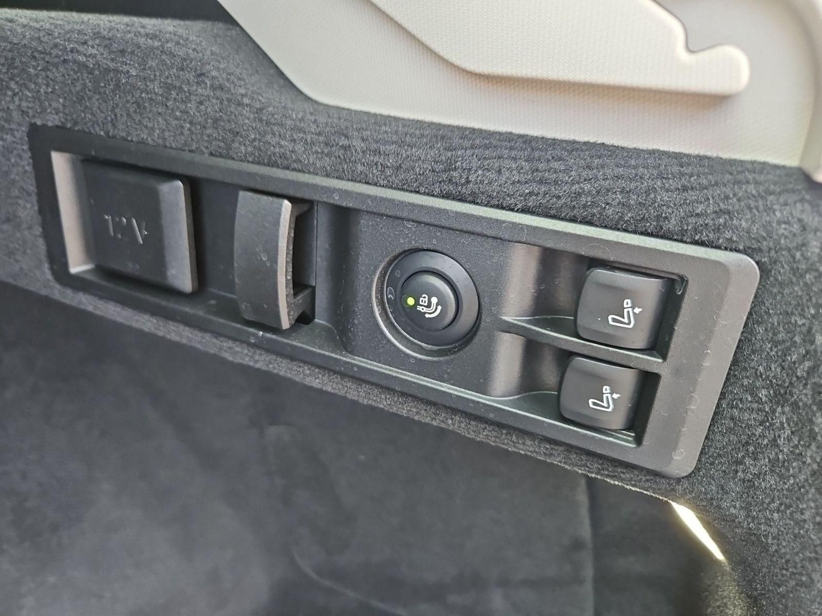 BMW 318d Touring/NAVI/AHK/LED/DAB/HUD/LiveCockpit