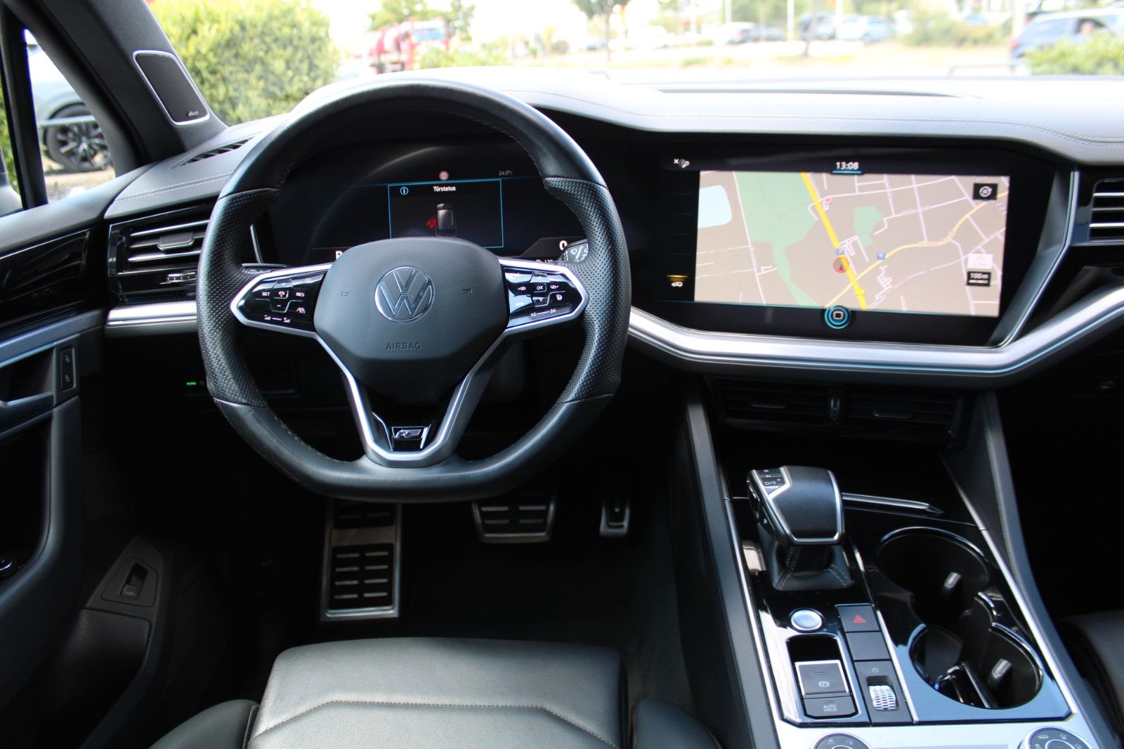 Volkswagen Touareg TDI R-Line - Samsaru's Car Outlet