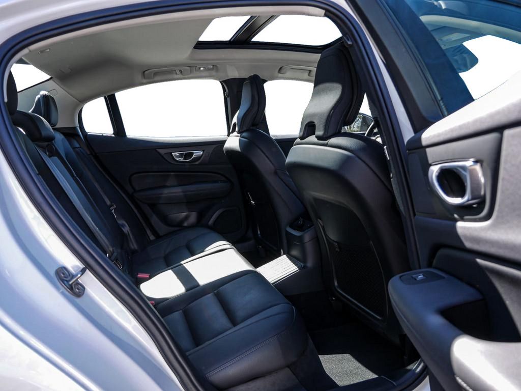 Volvo S60 T8 Ultimate Dark Recharge Plug-In Hybrid AWD