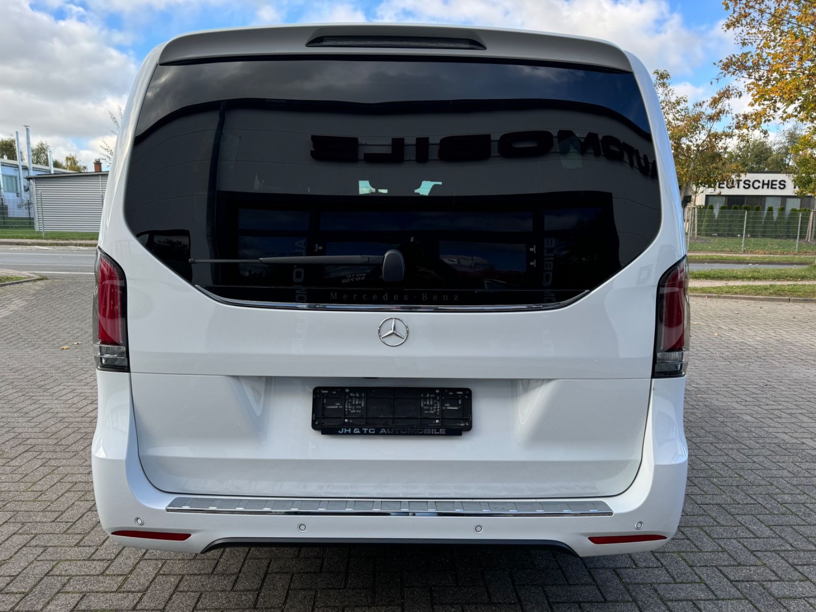 Mercedes-Benz V300d AMG - Samsaru's Car Outlet