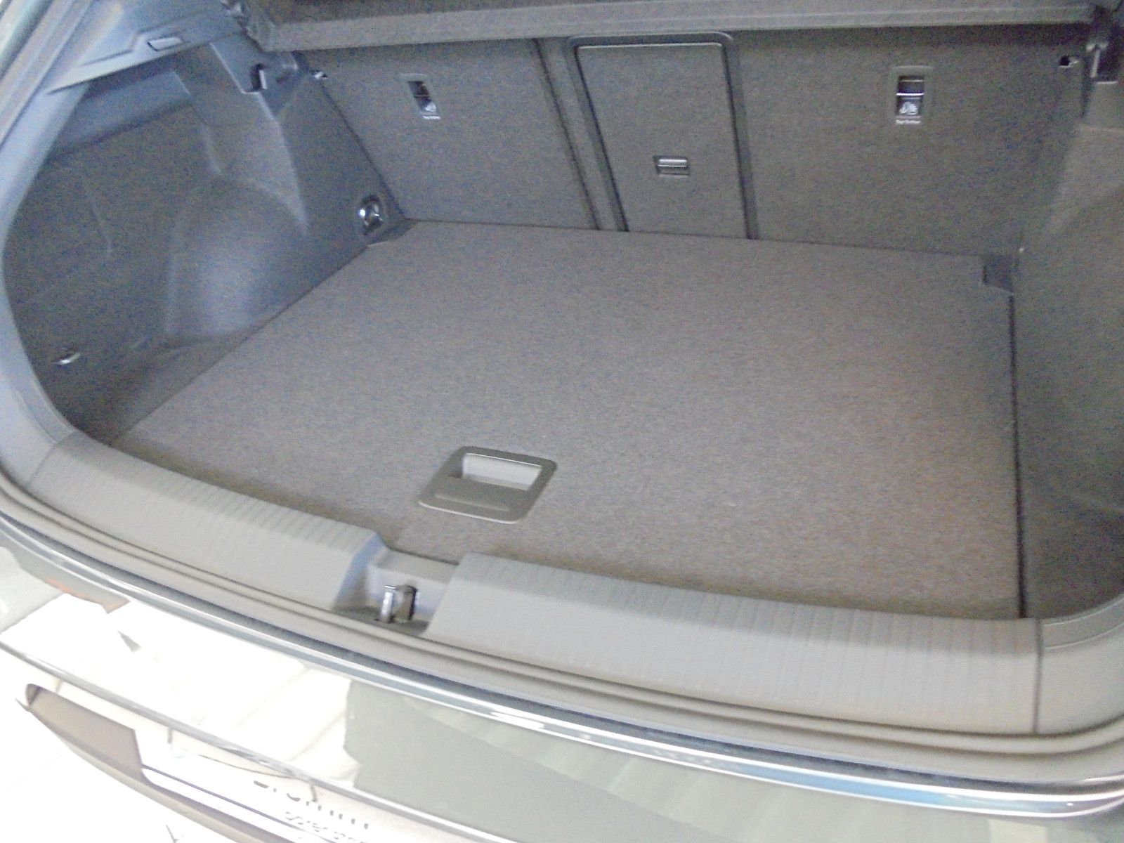 Volkswagen T-Roc TDI DSG Life - Samsaru's Car Outlet