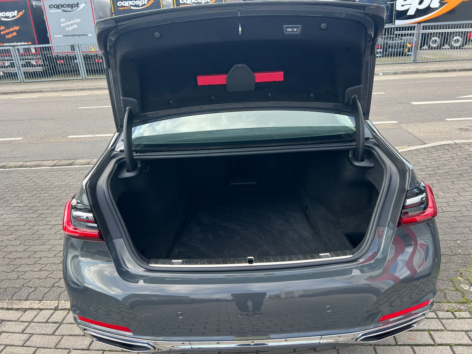 BMW 750 d xDrive HUD HK FINANZIERUNG