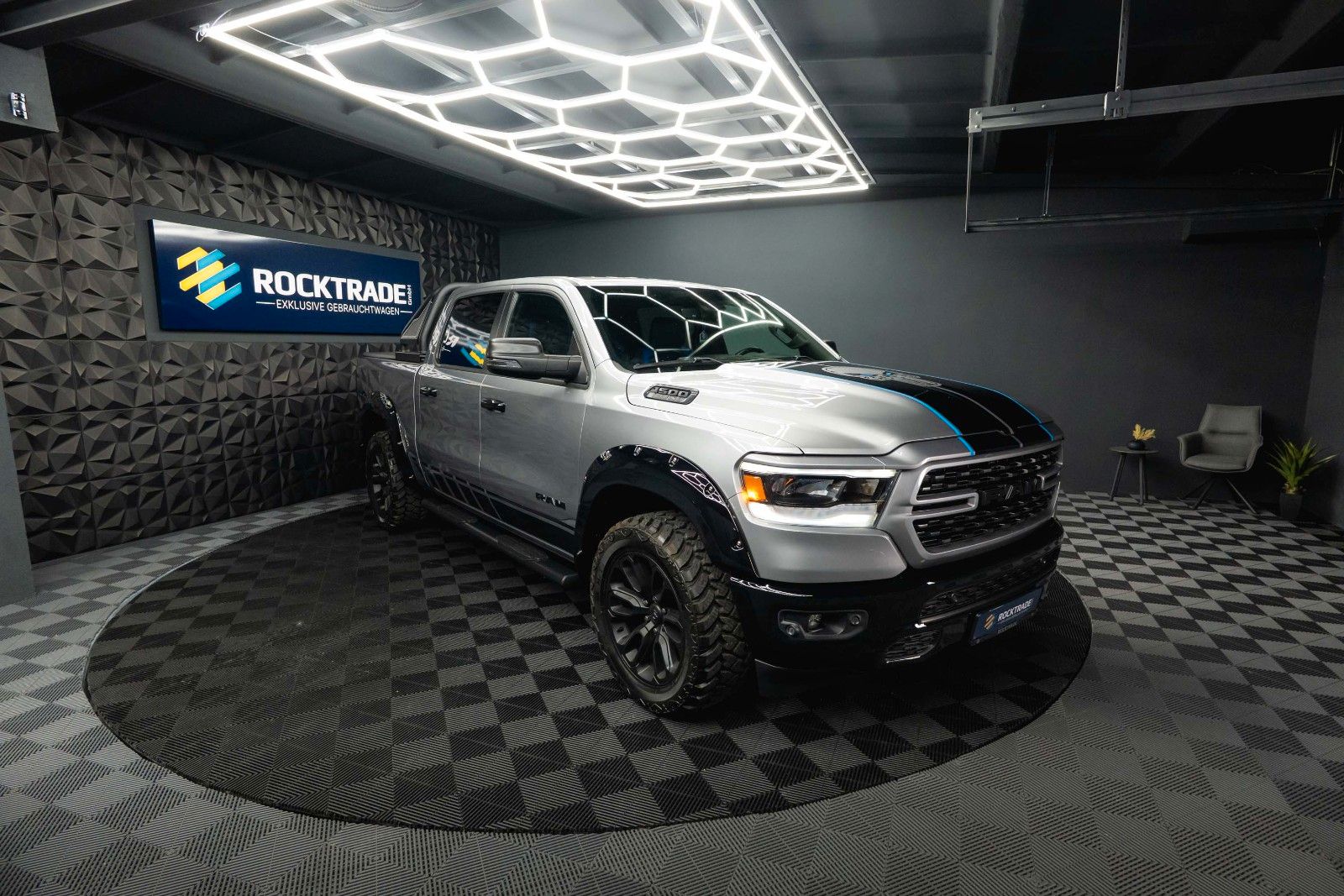 Dodge RAM 5.7 V8 HEMI 4x4 OFFROAD Night PUNISHER 19%