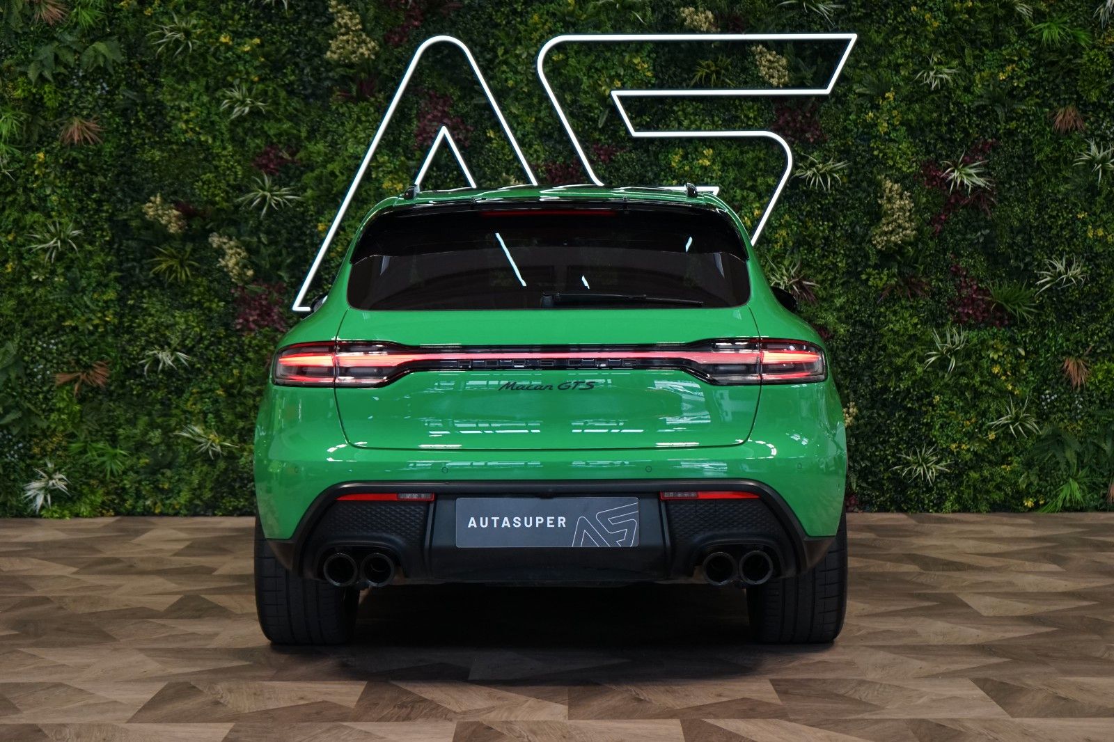 Porsche GTS - Samsaru's Car Outlet