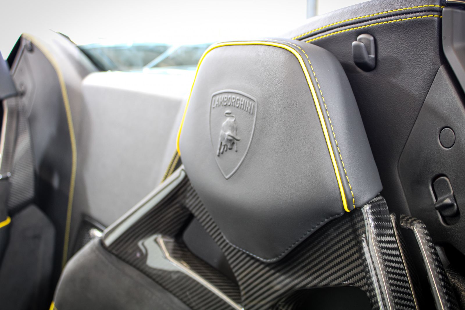 Lamborghini Huracán EVO Spyder - Samsaru's Car Outlet