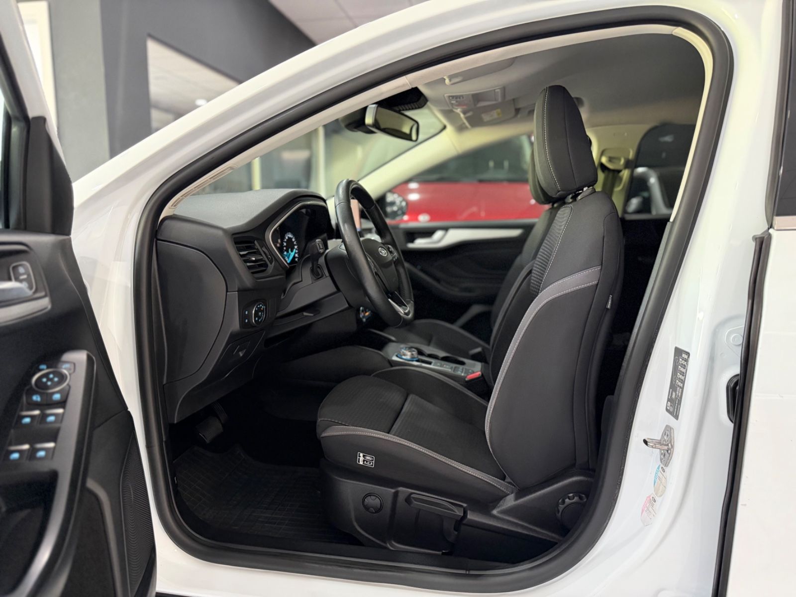 Ford Focus Turnier 2.0 C&C*AUTOMATIK*AHK*KAMERA*ACC*