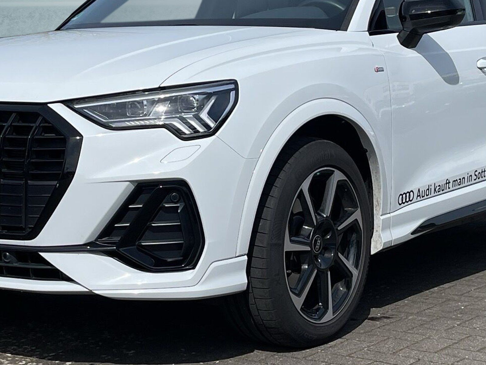 Audi Q3 40 TFSI S-line quattro S-tronic - Samsaru's Car Outlet