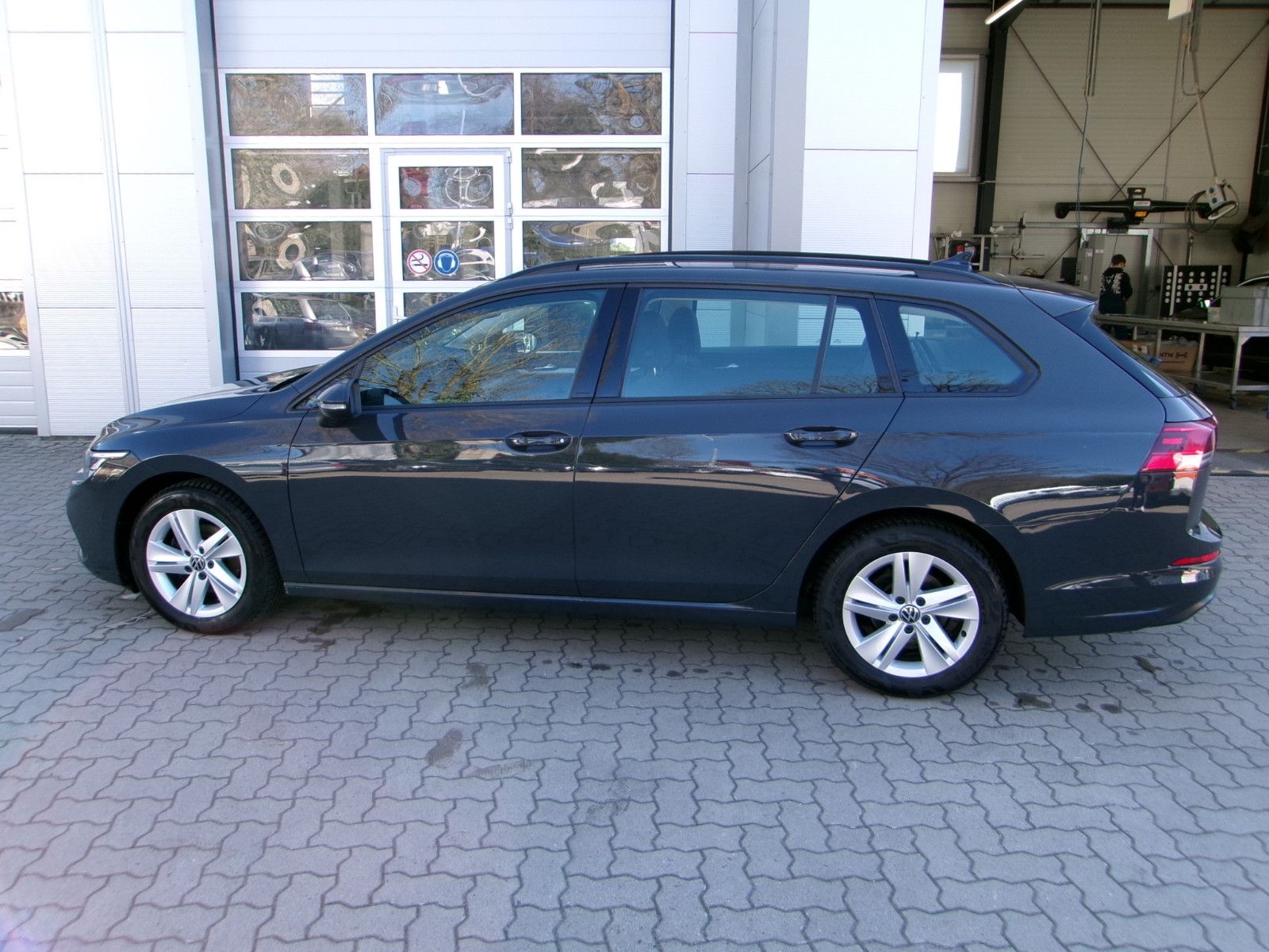 Volkswagen Golf VIII Variant Life 1.5 eTSI - Samsaru's Car Outlet