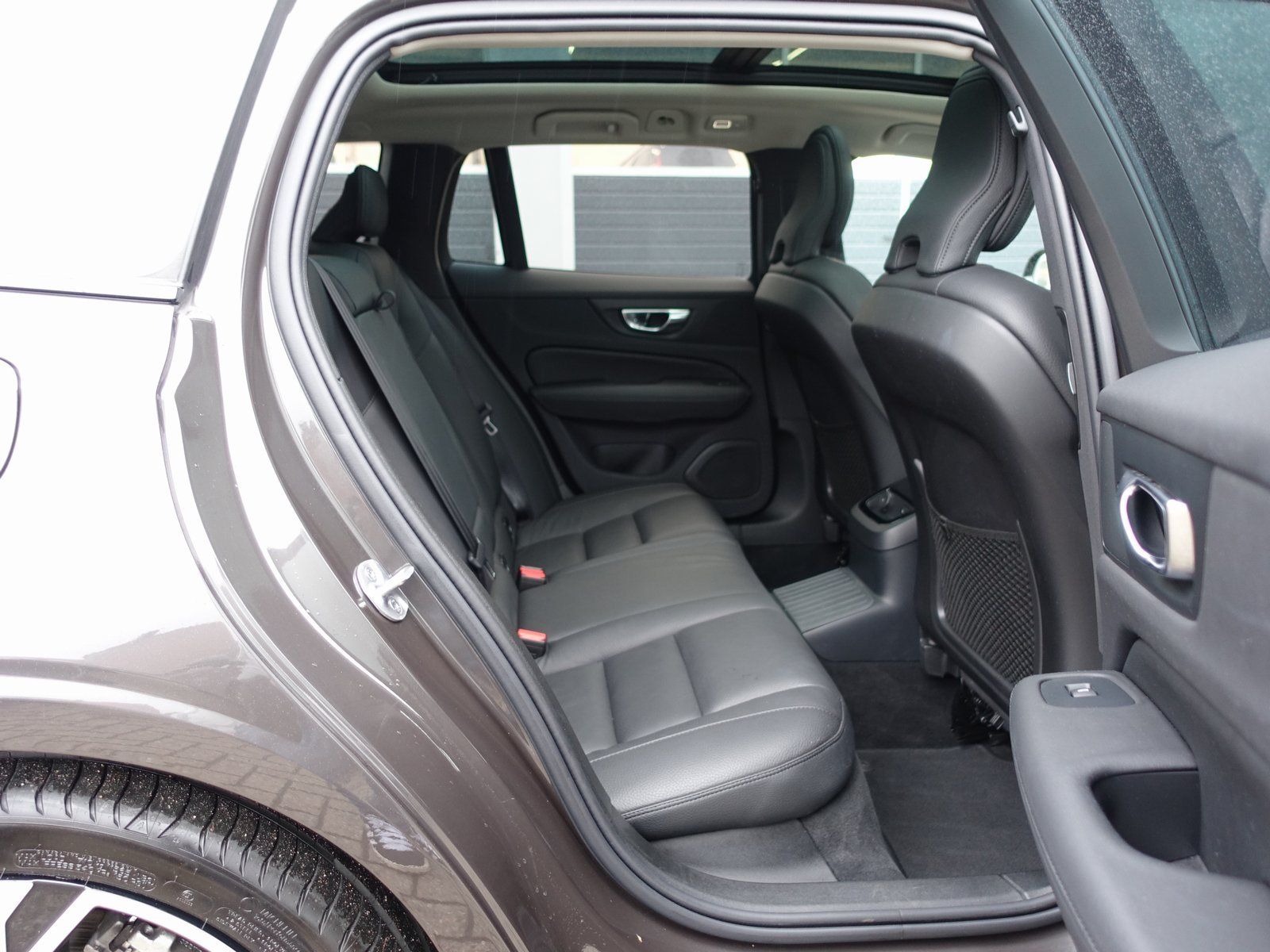 Volvo V60 Ultra Dark T8 AWD Plug-in Hybrid/AHK/Pano