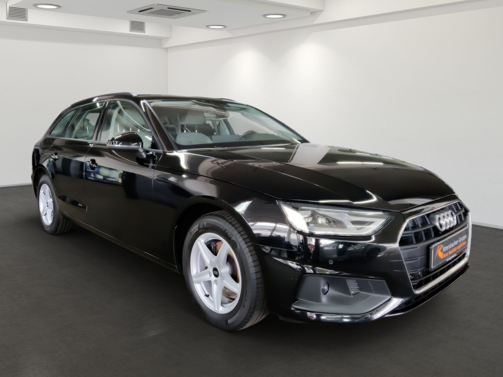 Audi A4 Avant 35 TFSI Business - Samsaru's Car Outlet