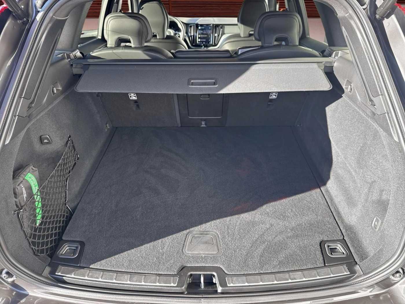 Volvo XC60 B5 Benzin AWD Plus Dark Mild-Hybrid