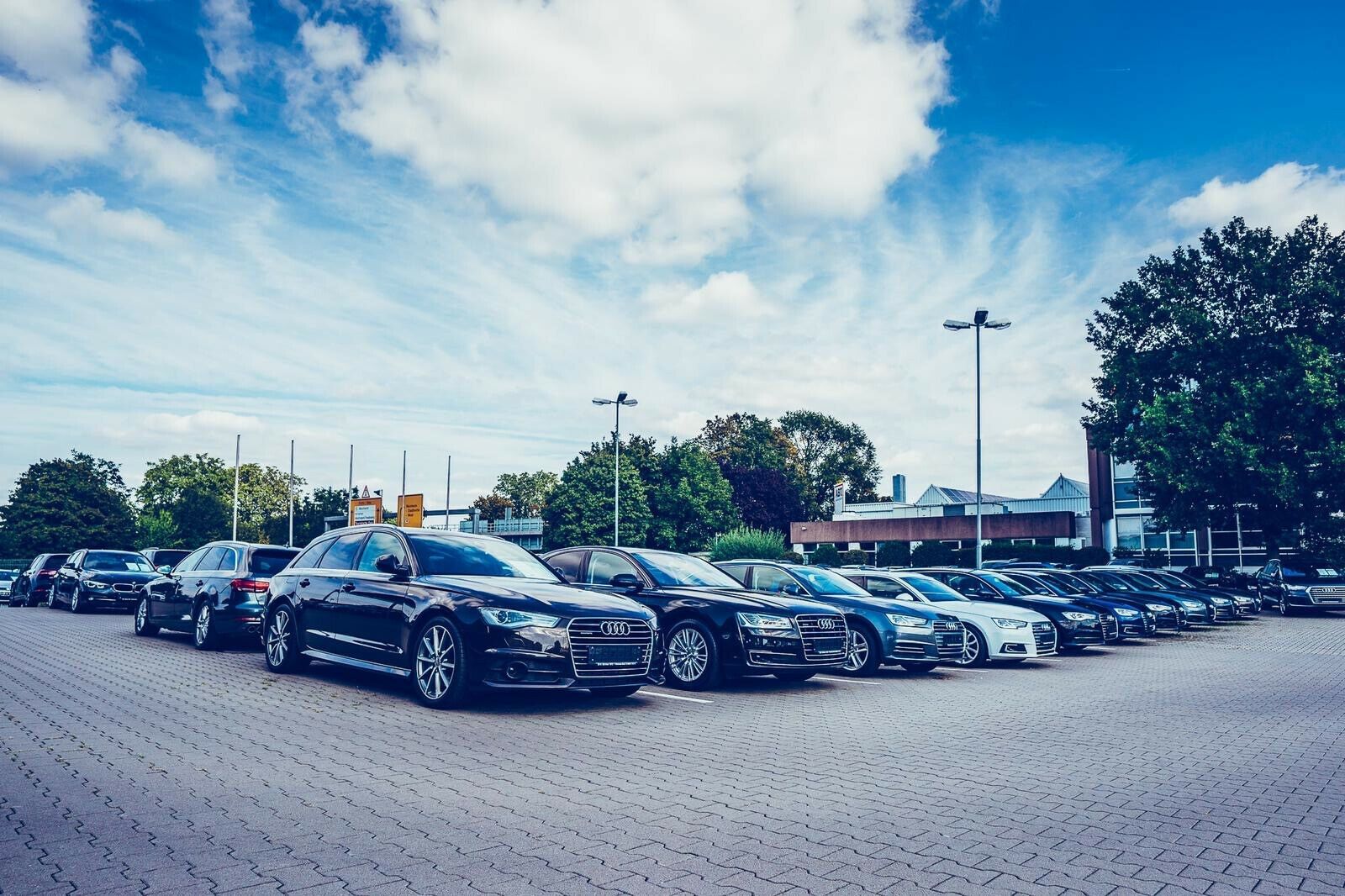 Audi A3 30 TFSI Limousine S tronic advanced - Samsaru's Car Outlet