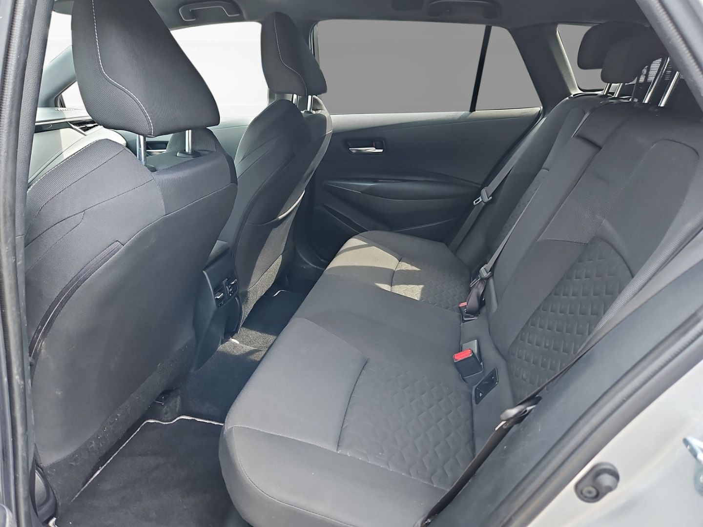 Toyota Corolla Touring Sports 1.8 Hybrid Club - Samsaru's Car Outlet