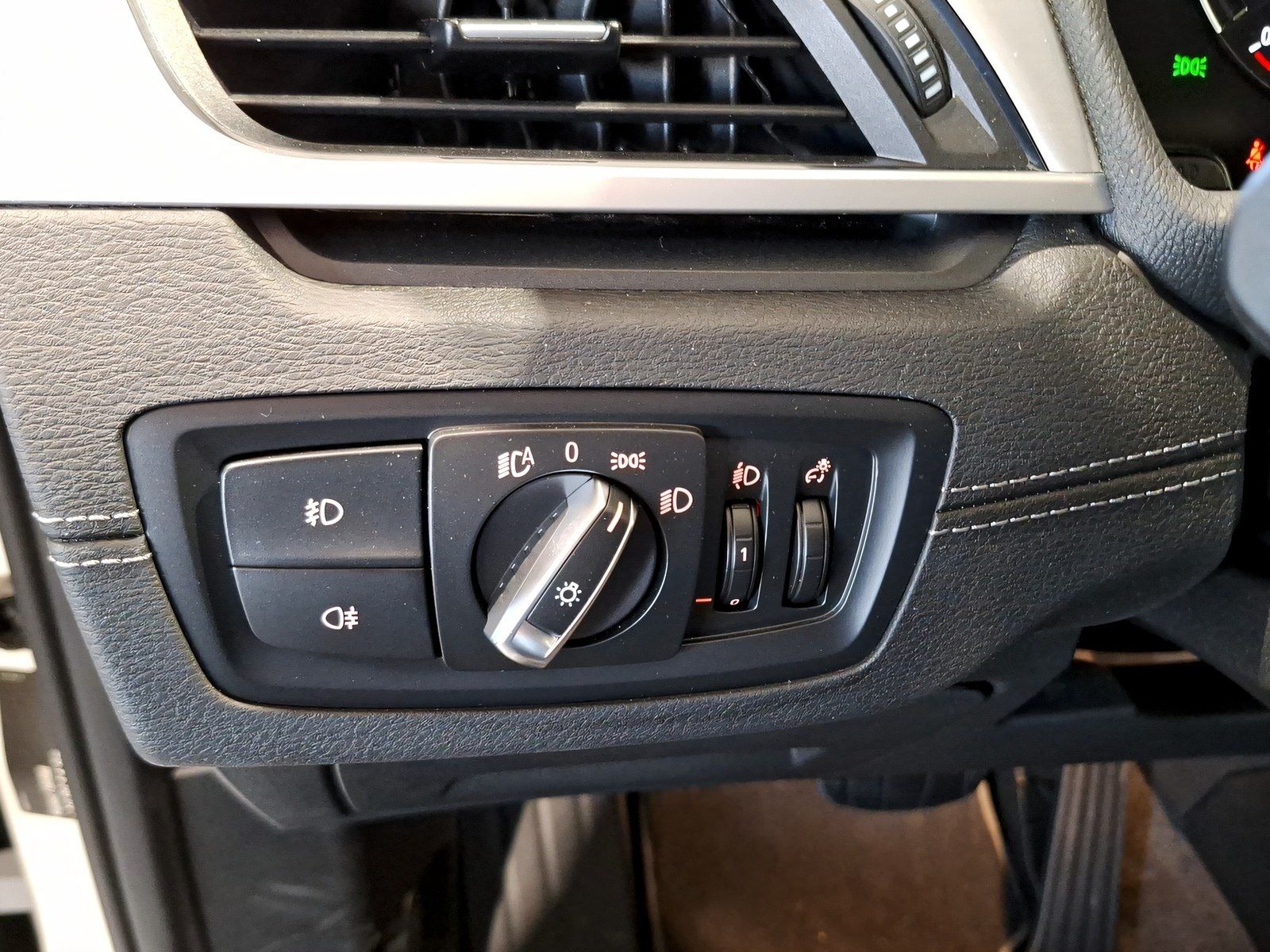BMW X1 xDrive25e Sport Line - Samsaru's Car Outlet