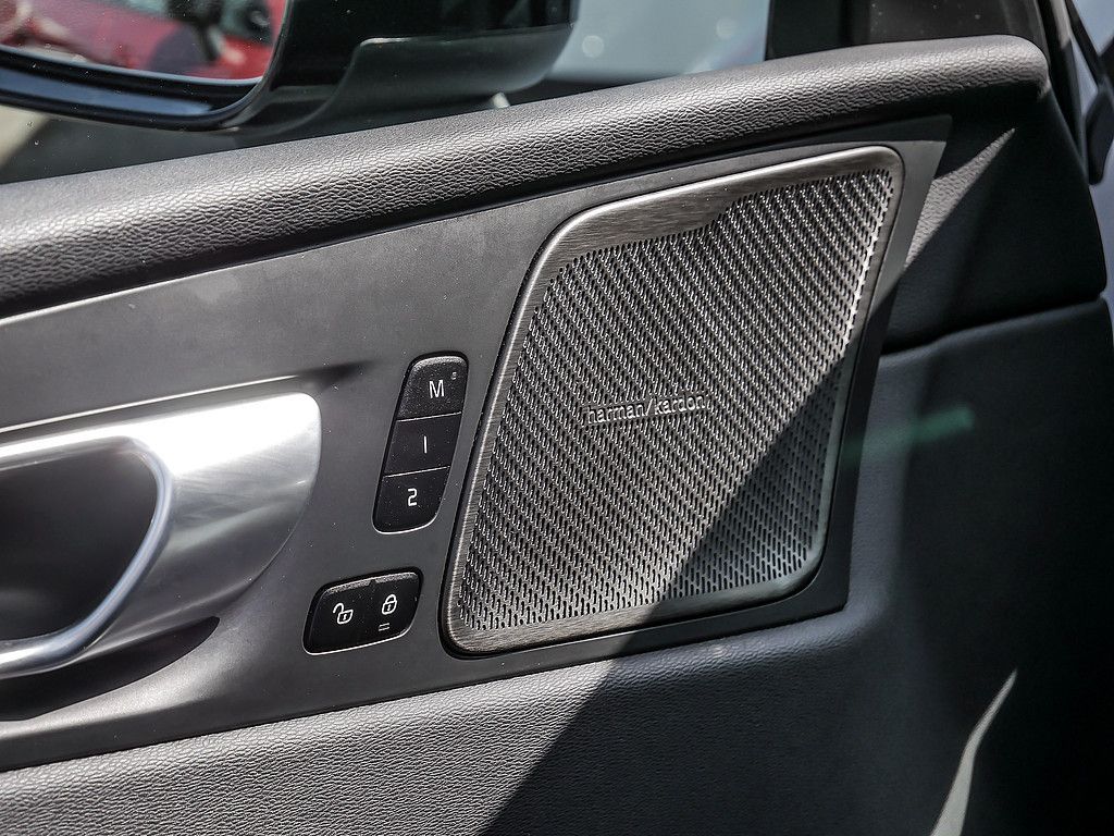 Volvo XC60 B4 Plus Dark AWD