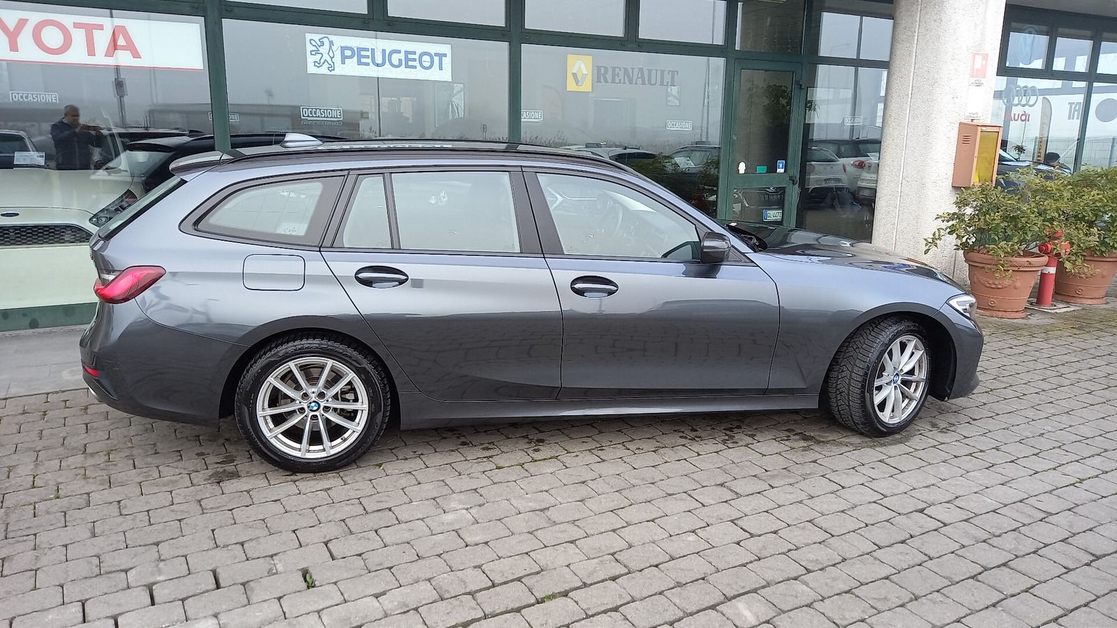 BMW 320 320d xDrive Touring Business Advanta - Samsaru's Car Outlet