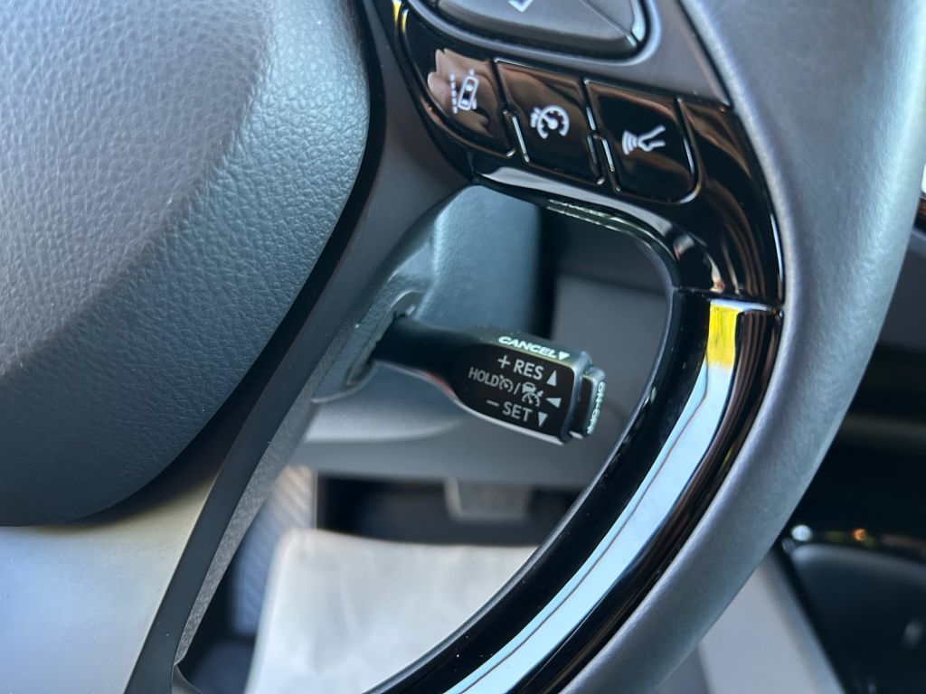 Toyota C-HR 2.0 Hybrid - Samsaru's Car Outlet