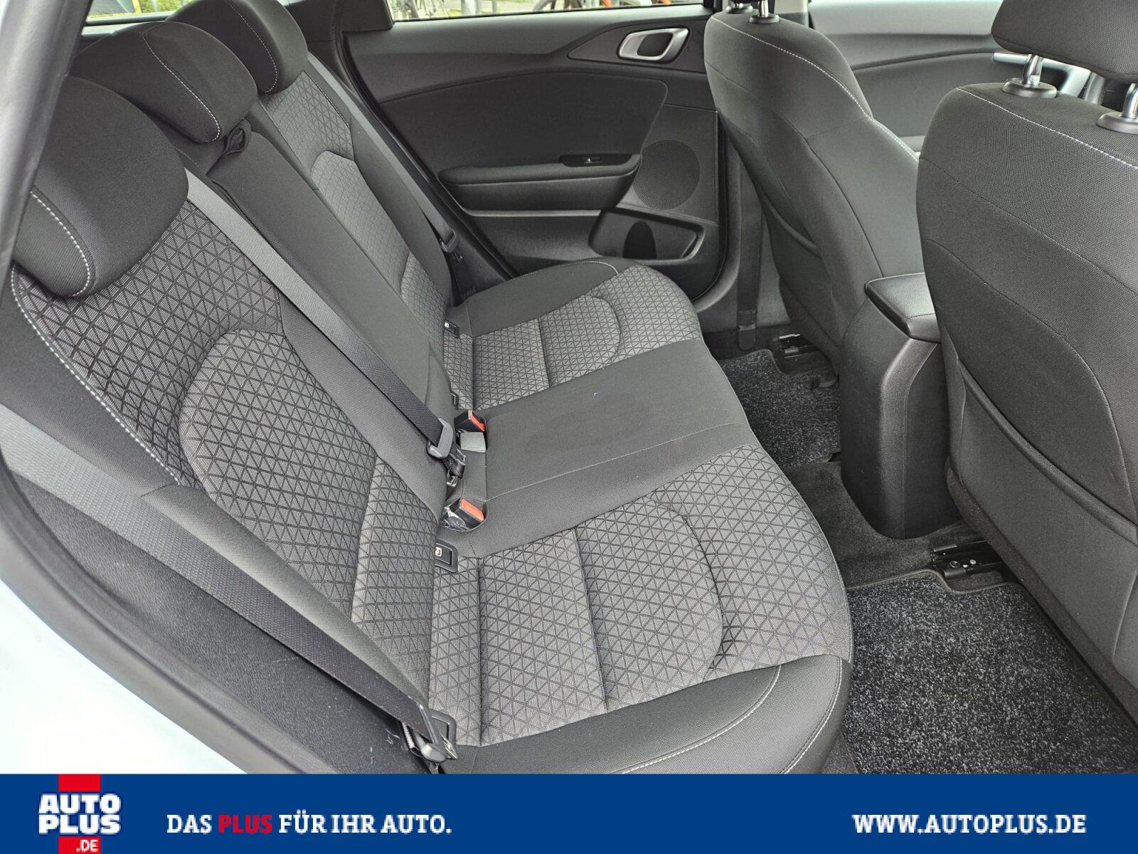 Kia Ceed SW 1.4 Attract - Samsaru's Car Outlet