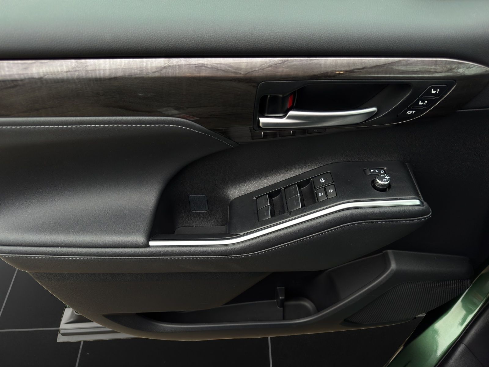 Toyota Highlander Hybrid Luxury 7 SITZER+LEDER+HuD+JBL