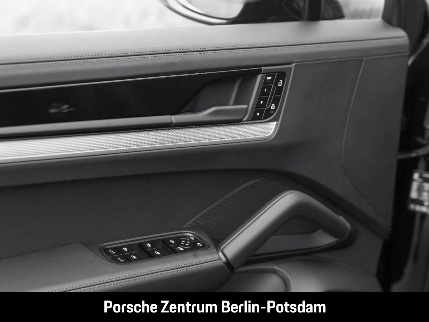 Porsche Cayenne Coupe Sportabgas Klimasitze HD-Matrix