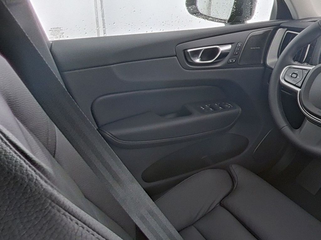 Volvo XC60 B5 B AWD Plus Dark FACEL. ACC AHK PANO 360°