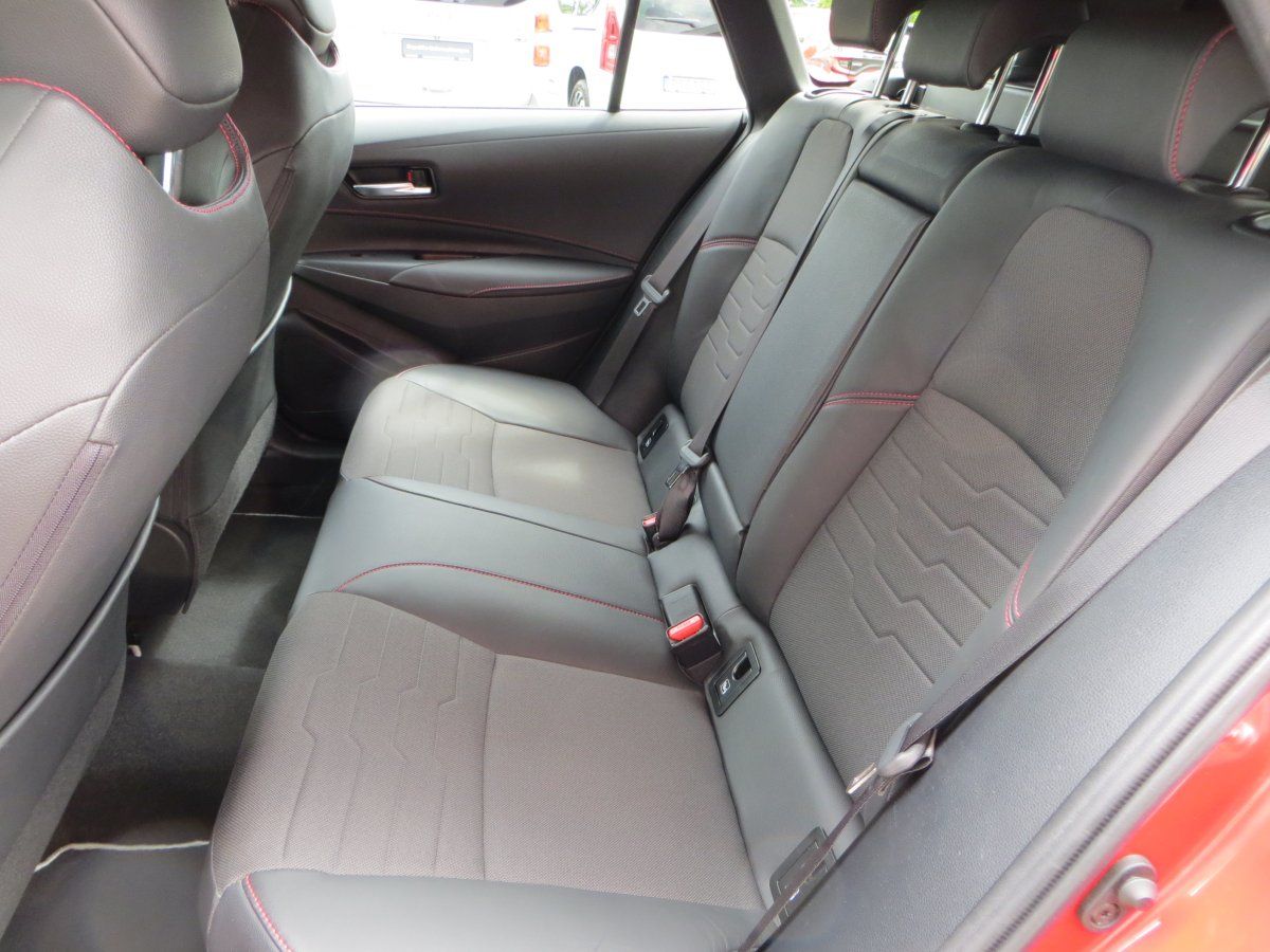 Toyota Corolla 2.0 Hybrid Lounge - Samsaru's Car Outlet