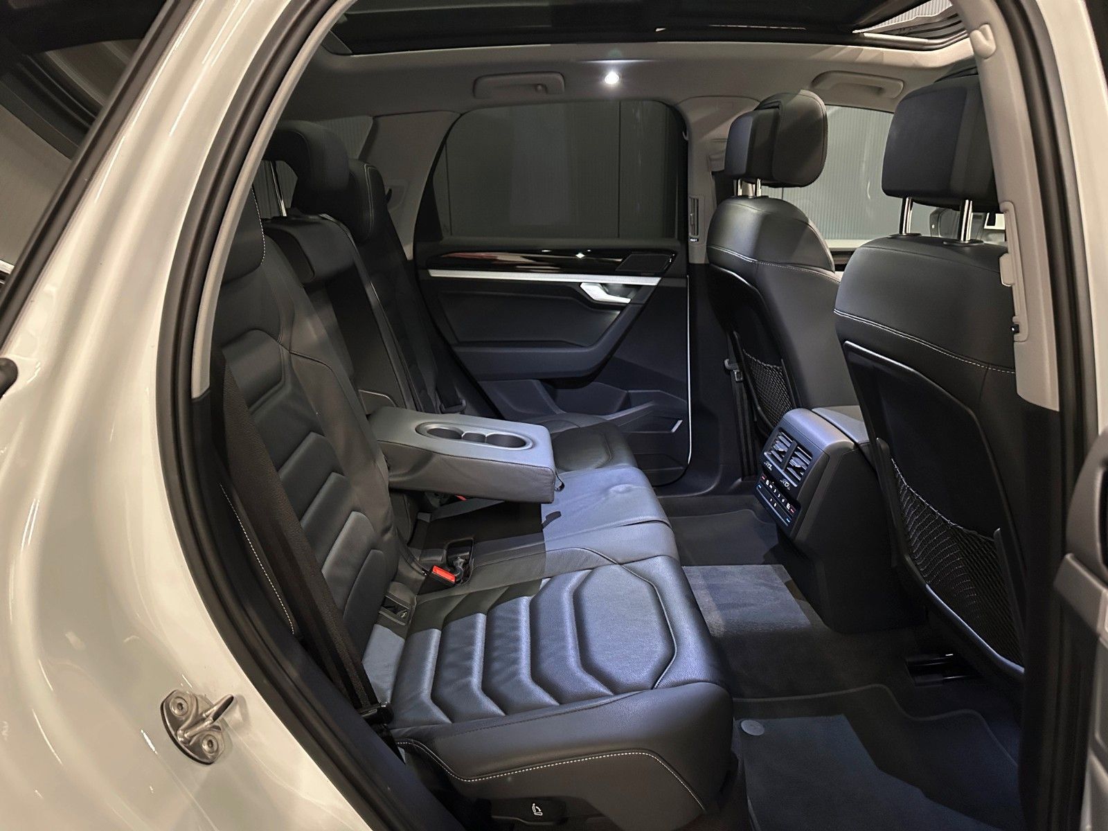 Volkswagen Touareg V6 TDI 4Motion - Samsaru's Car Outlet