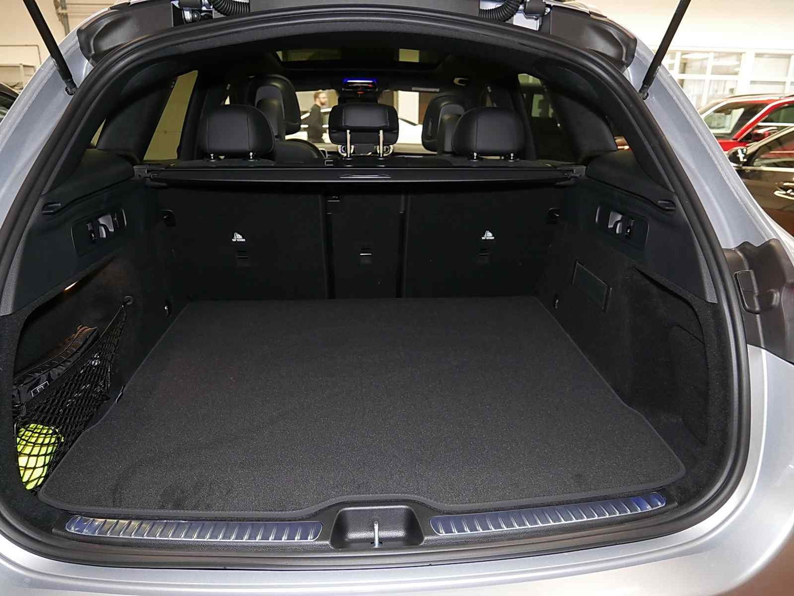 Mercedes-Benz GLC 300 4MATIC AMG MBUX Night Ambiente LED Pano