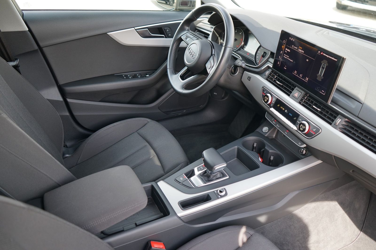 Audi A4 35 2.0 TDI Avant advanced - Samsaru's Car Outlet
