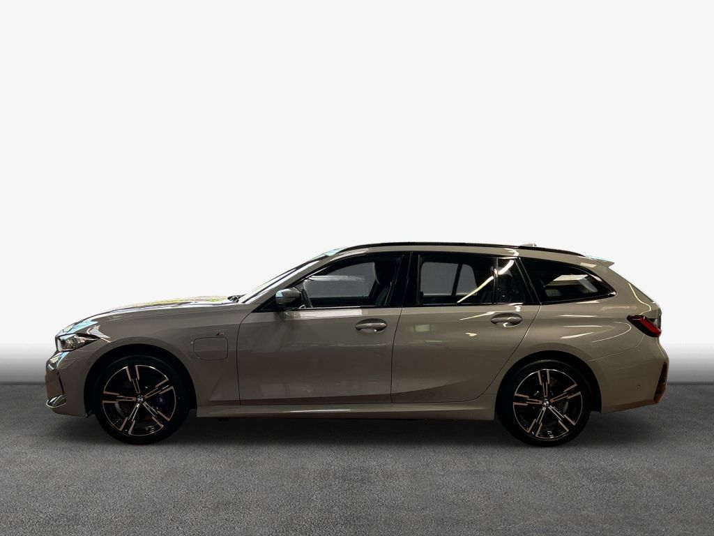 BMW 330e Touring xDrive Aut. M-Paket LED Pano AHK H&