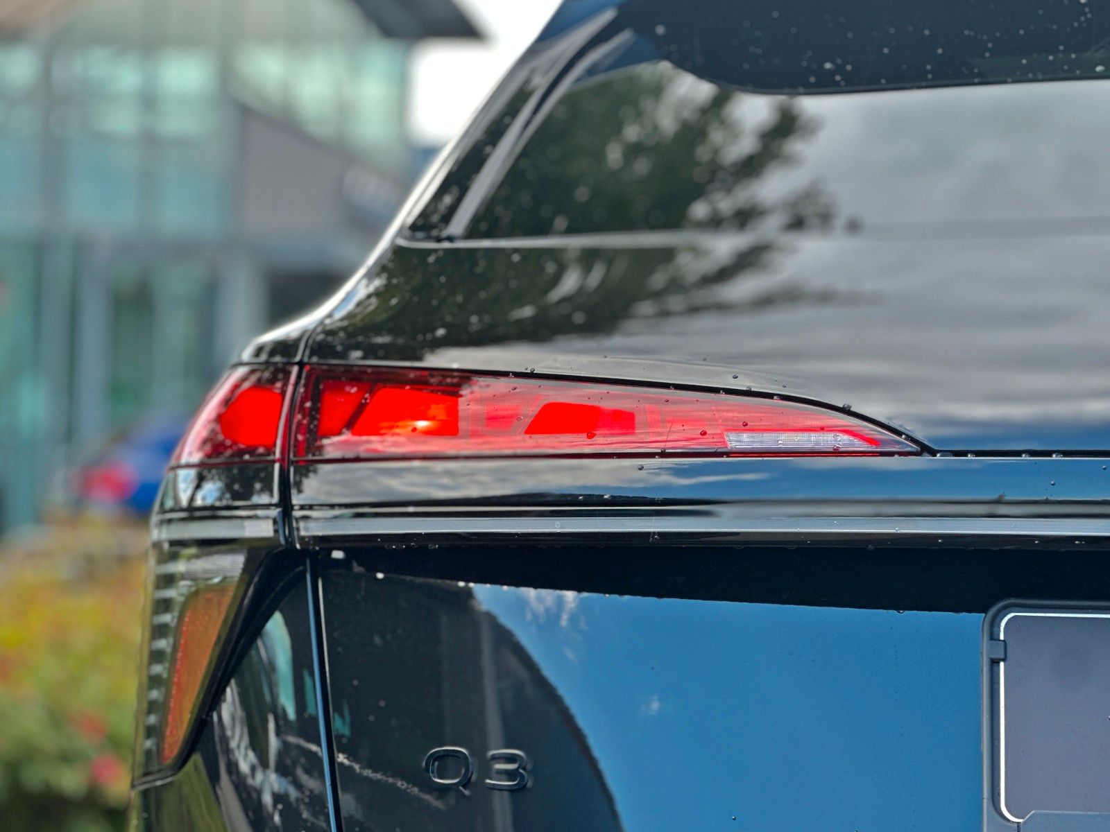 Audi Q3 SUV e-hybrid AHK S-LINE PANO TECH PRO MATRIX