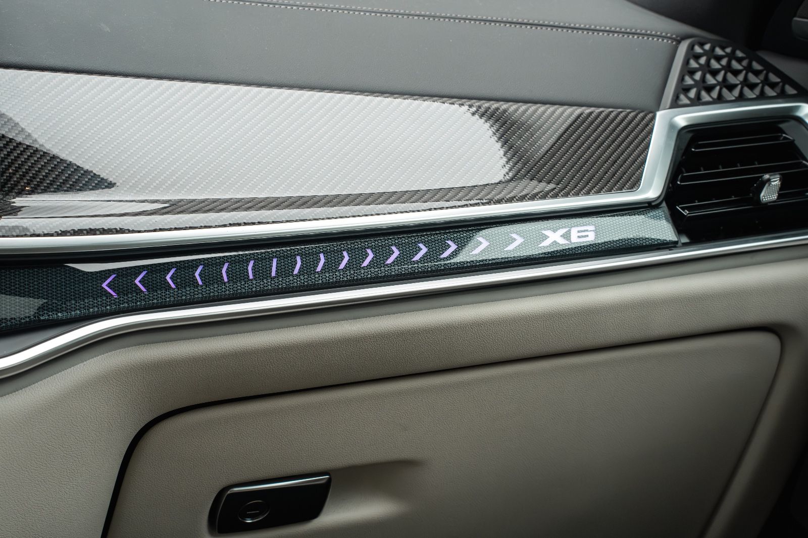 BMW X6 40d M SPORT PRO.LUFTFEDER.SOFTCL.PANO.AHK.22"