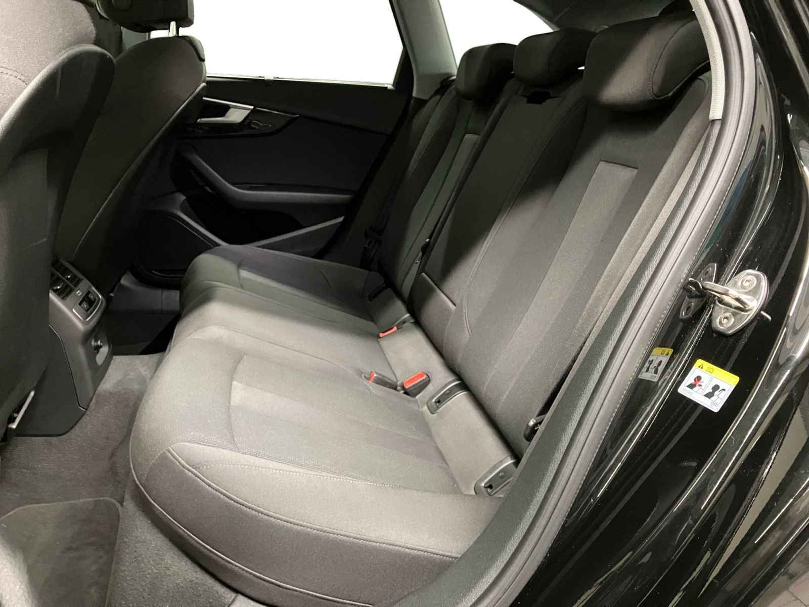 Audi A4 35 TDI Avant S line - Samsaru's Car Outlet