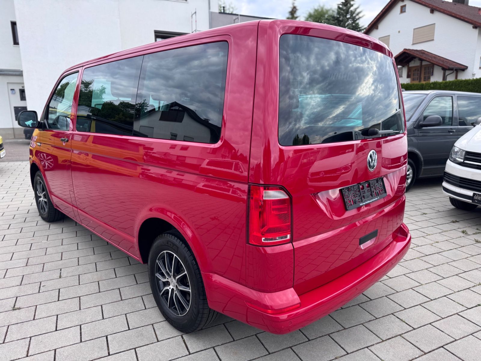 Volkswagen T6 Multivan - Samsaru's Car Outlet