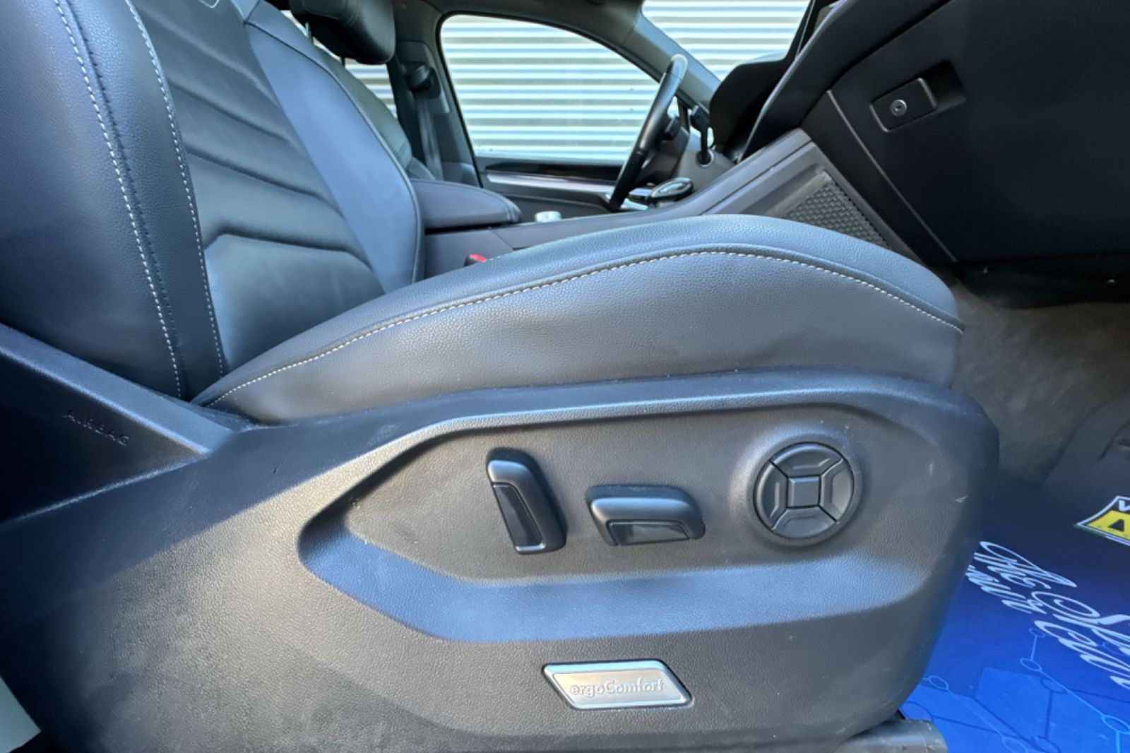 Volkswagen Touareg R 4Motion eHybrid - Samsaru's Car Outlet