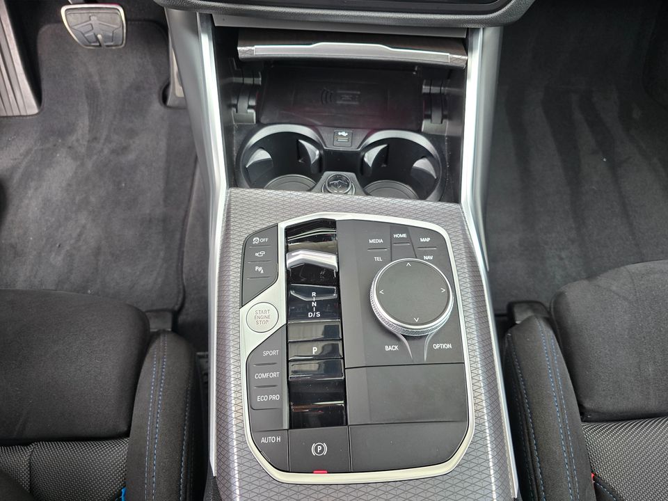BMW 320d xDrive Touring M Sportpaket*Pano*HIFI*19"LM