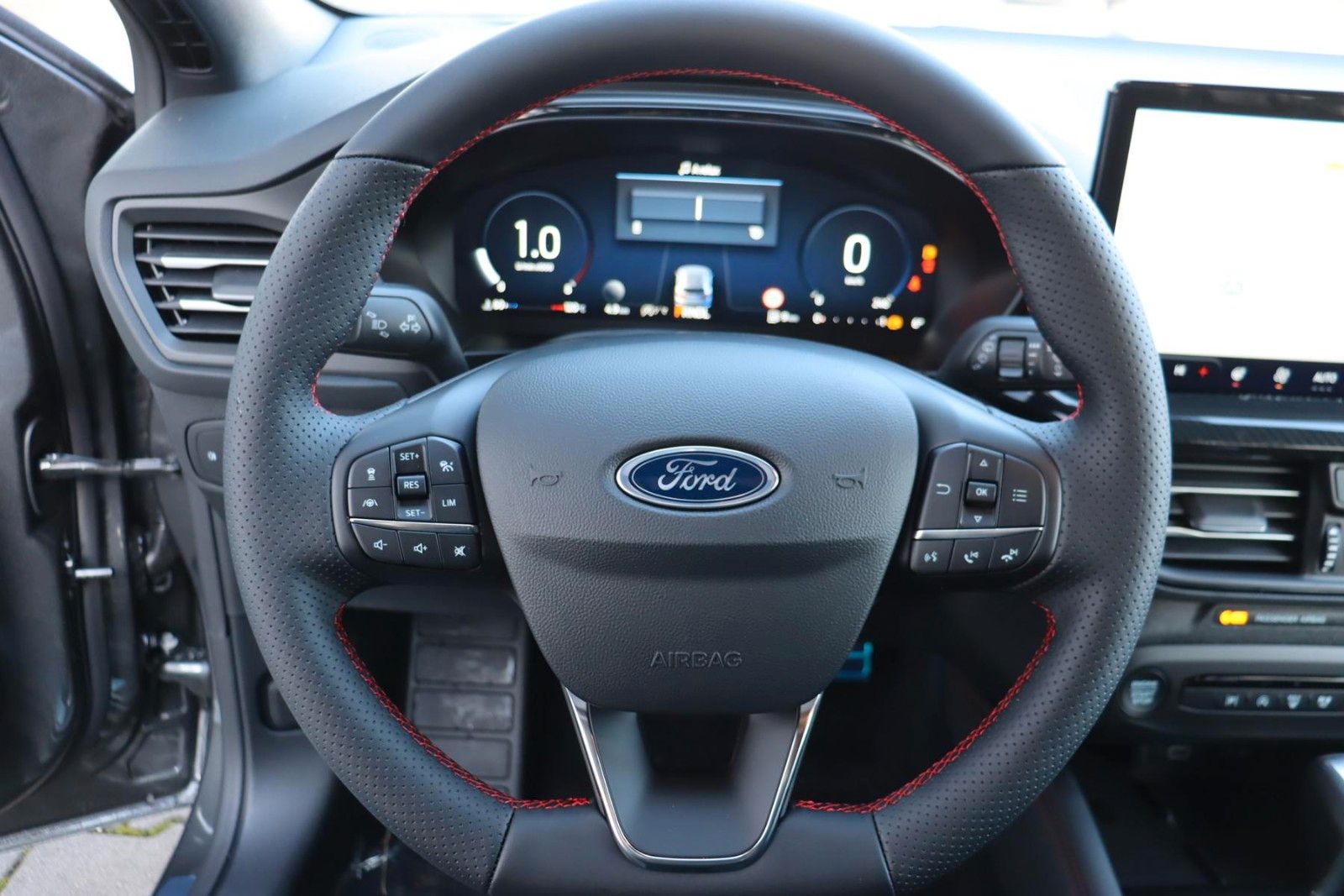 Ford Focus ST-Line X 1.0 Matrix LED 4,99% FIN*