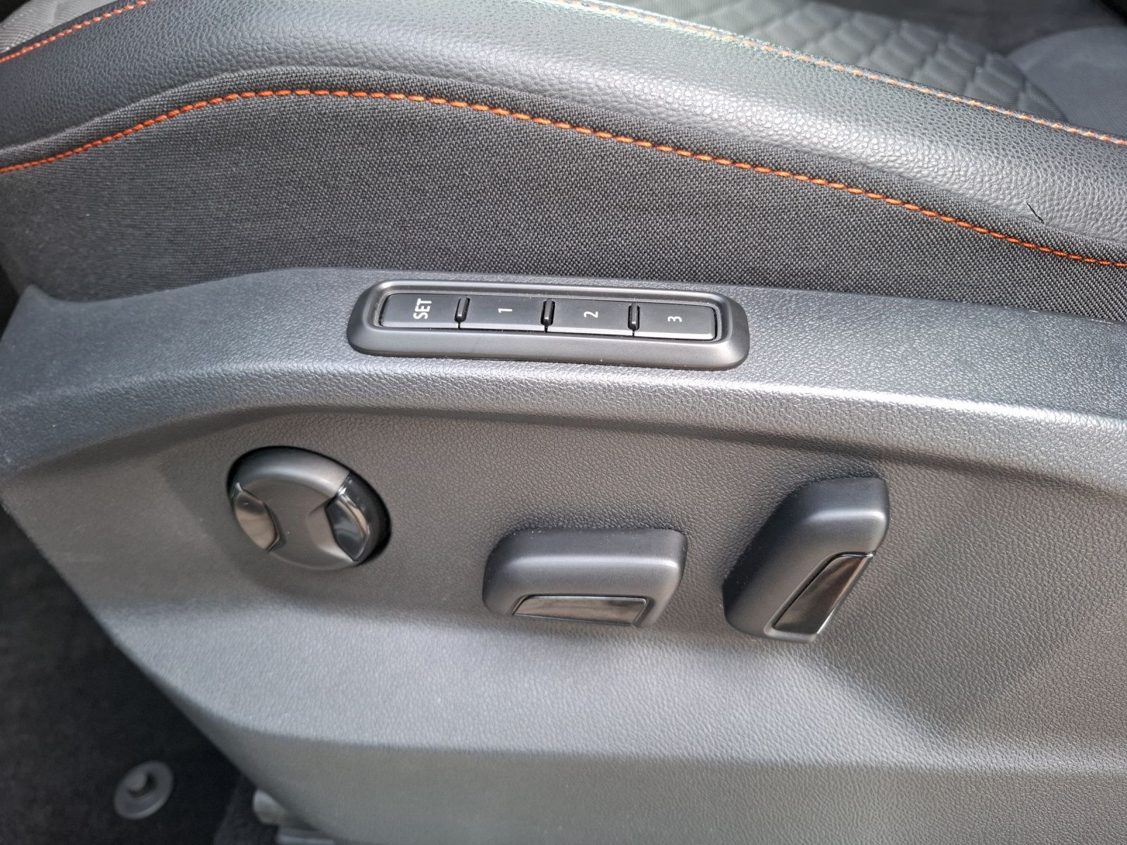 Seat Tarraco TSI FR 4Drive AHK PanoDach Kamera 360° B