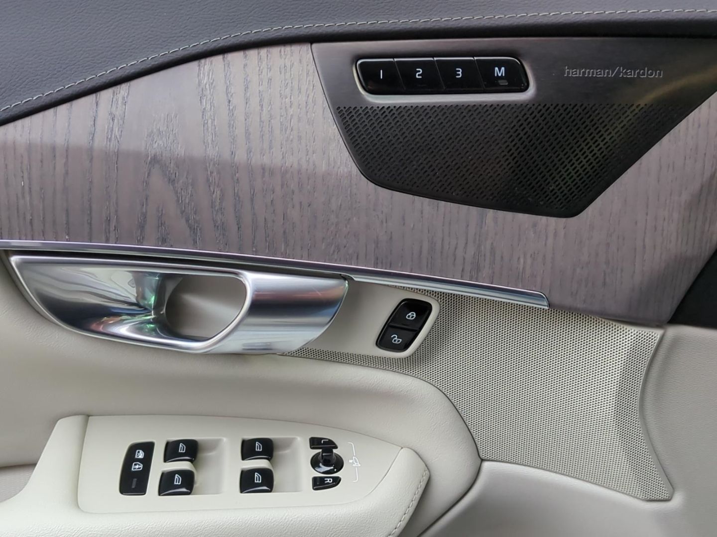 Volvo XC90 T8 Recharge Plus Dark *Luft*Pano*360*Alarm*