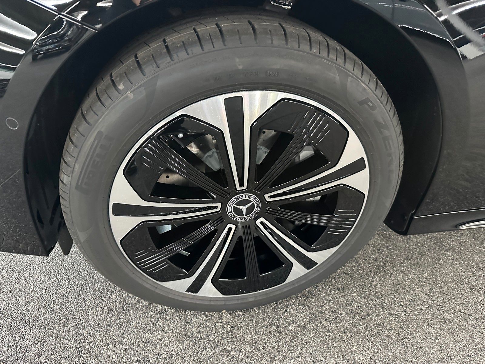 Mercedes-Benz E 300 e Exclusive Premium - Samsaru's Car Outlet