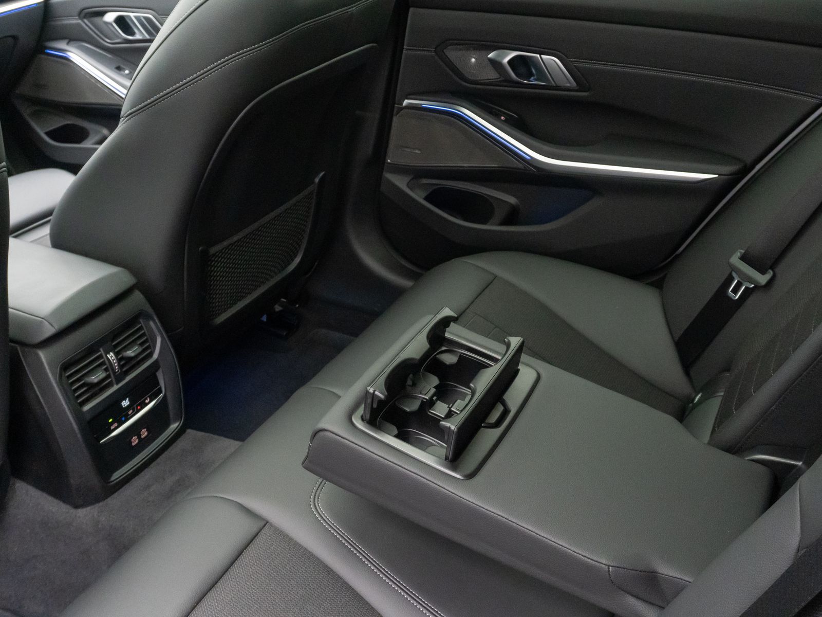 BMW 320d SportLine - Samsaru's Car Outlet
