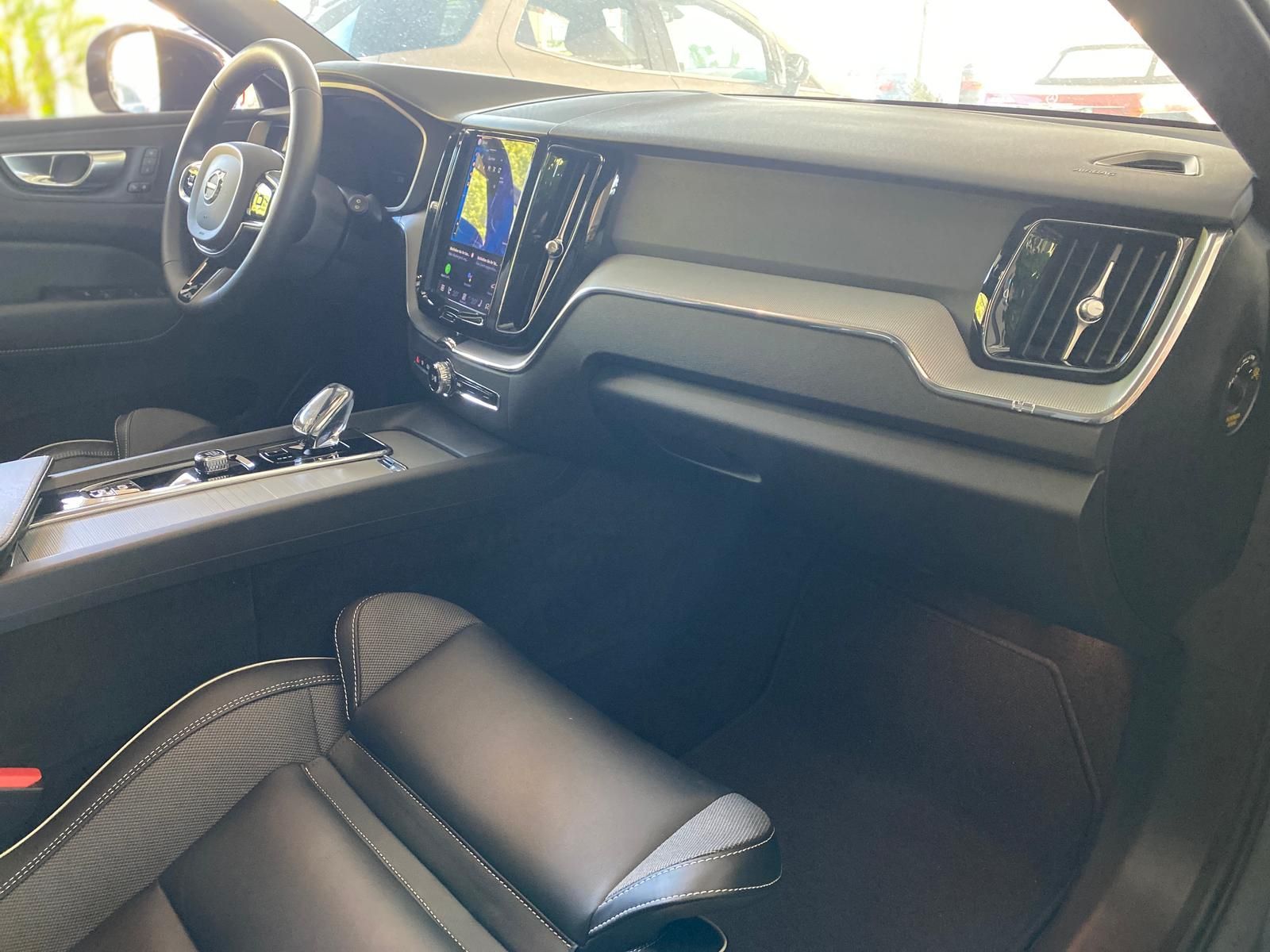 Volvo XC60 T8 Recharge Plug-In Hybrid AWD R Design