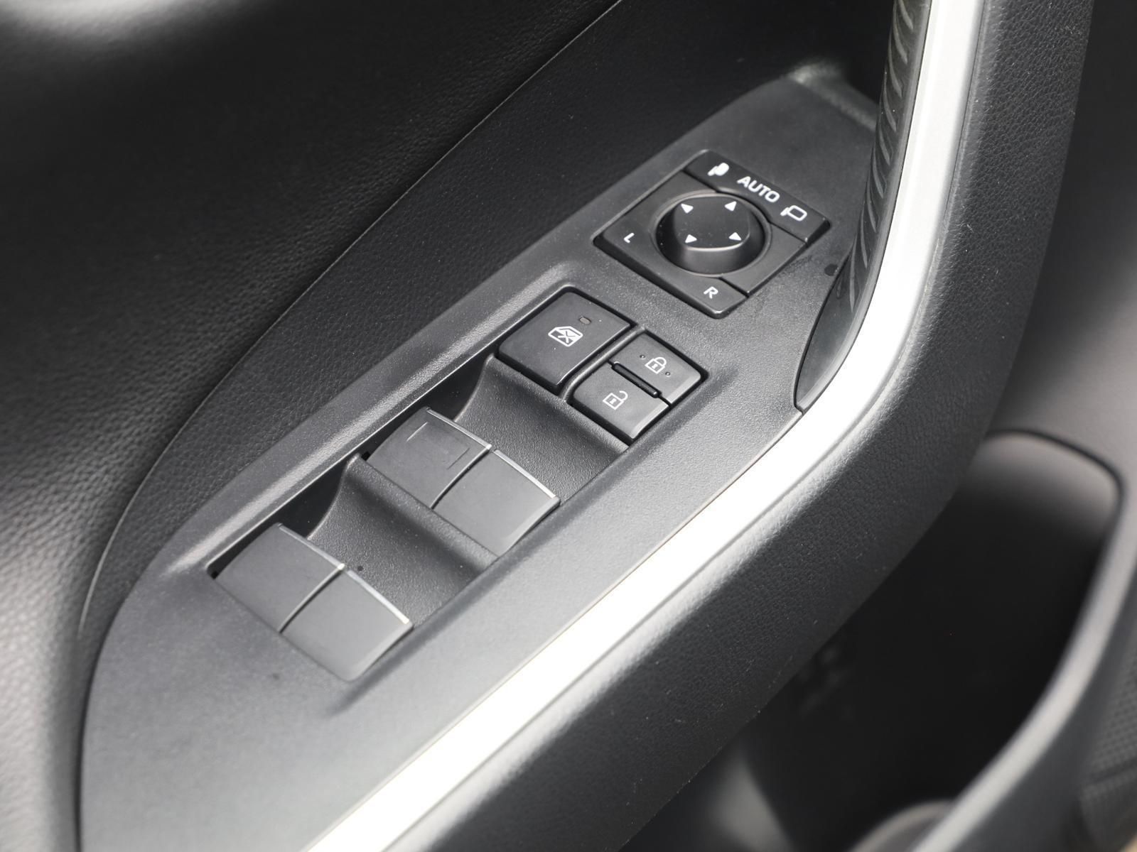 Toyota RAV 4 RAV4 2.5 VVT-i Hybrid Club 4x4 - Samsaru's Car Outlet