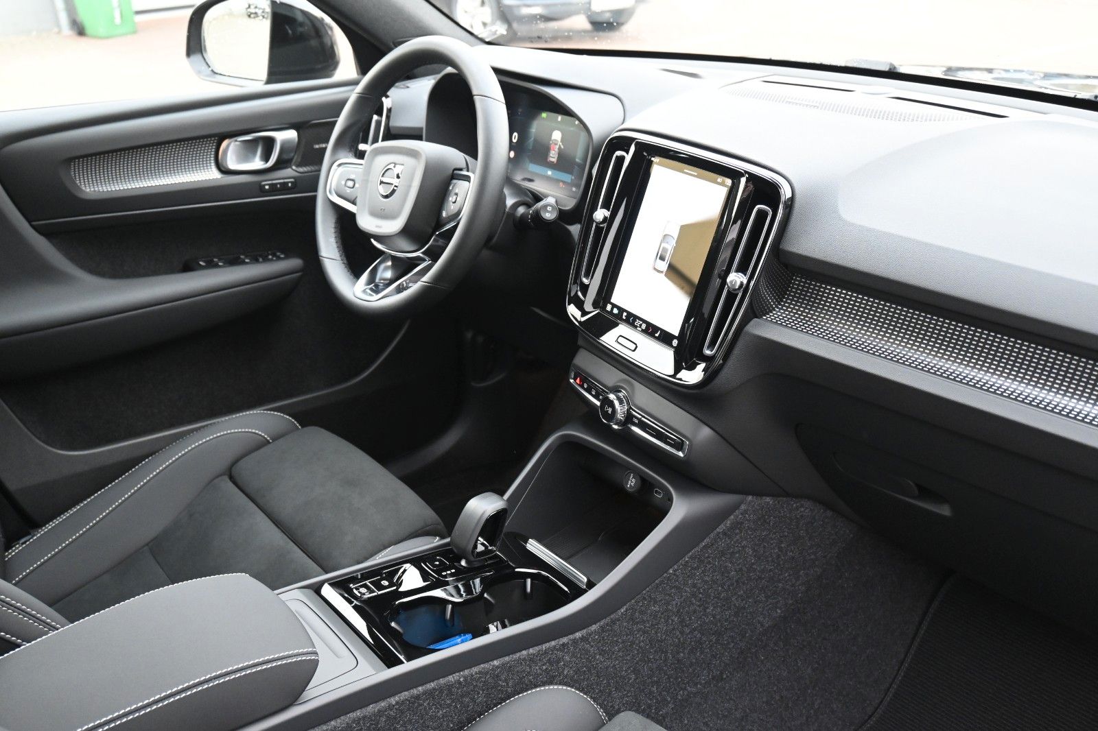 Volvo XC40 B3 DKG Plus Black Edition*PANO*360°*ACC*AHK