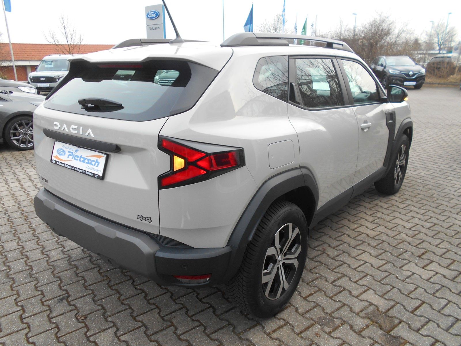 Dacia Duster III TCe 130 Expression 4x4 - Samsaru's Car Outlet