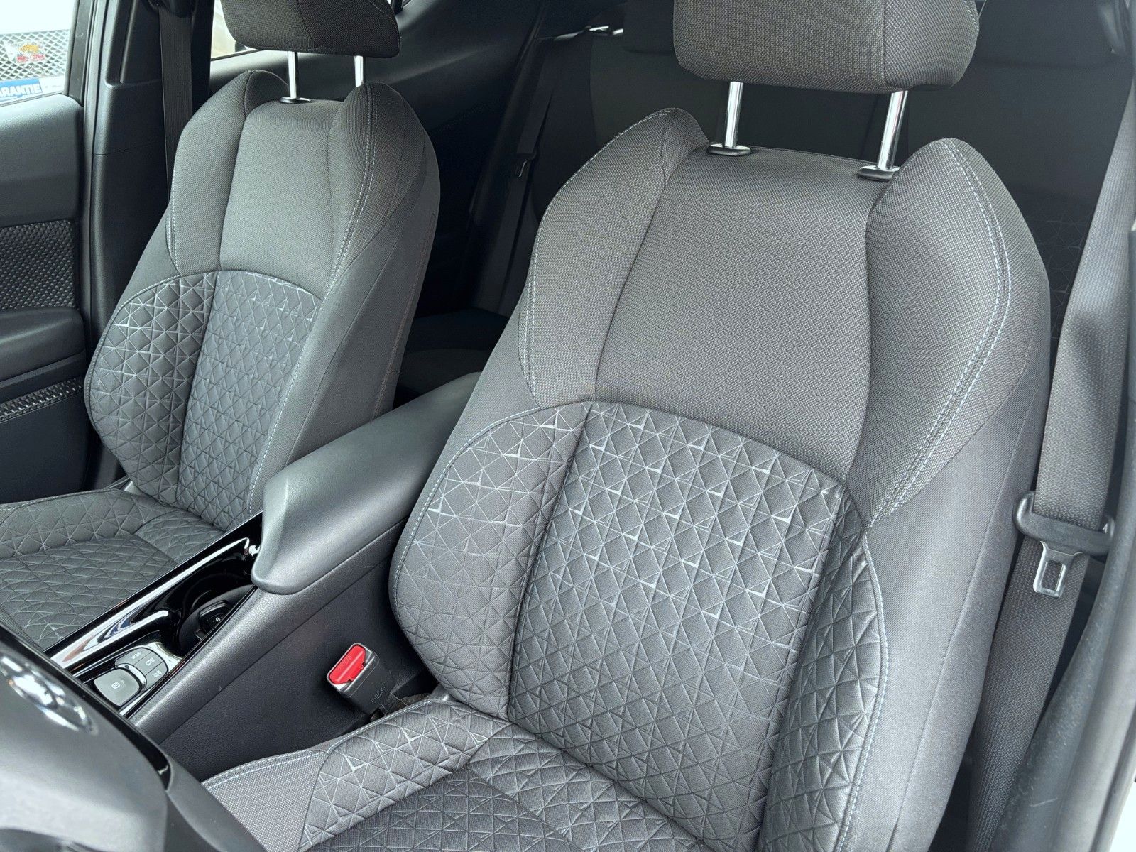 Toyota C-HR Hybrid - Samsaru's Car Outlet