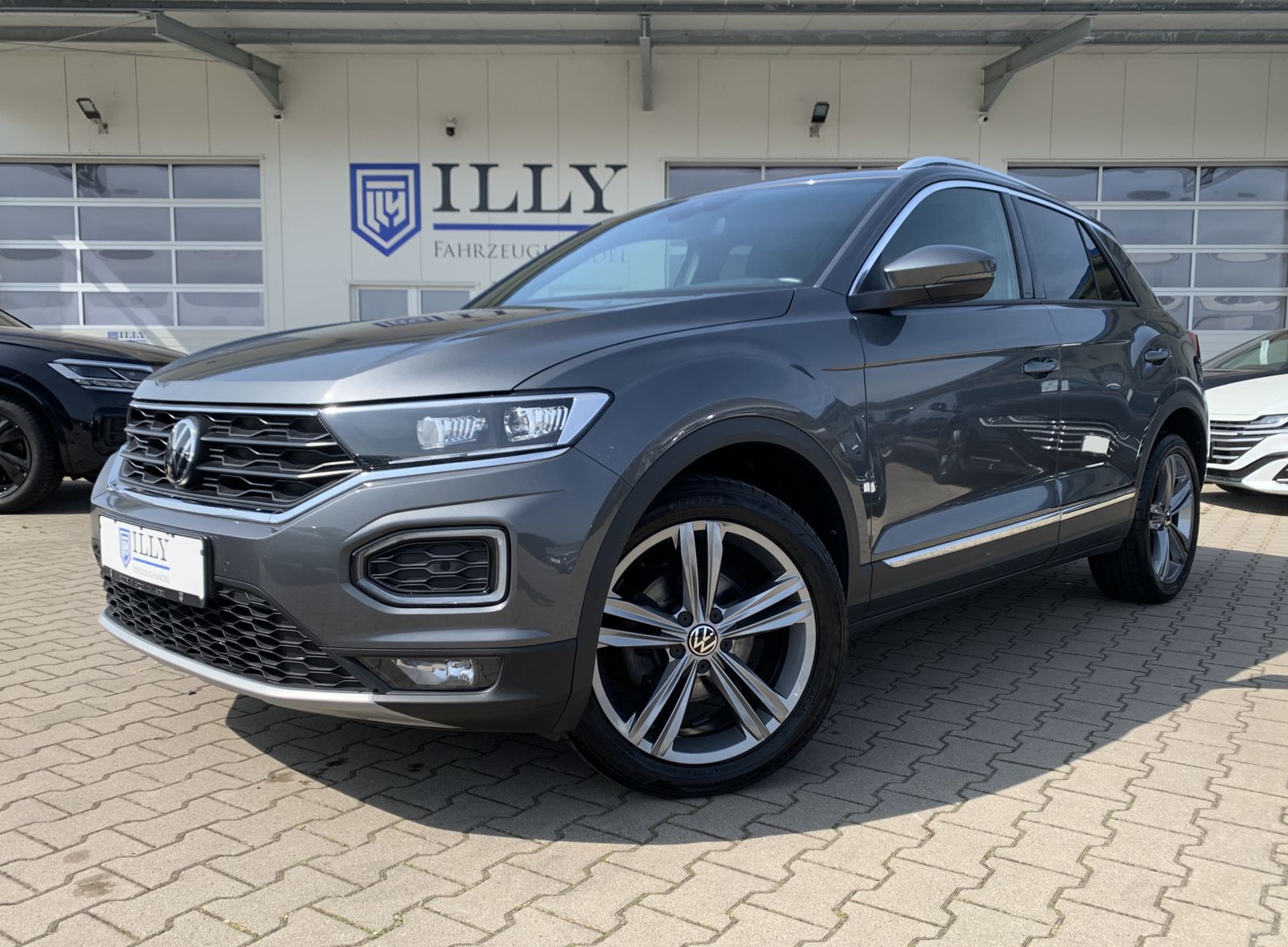 Volkswagen T-Roc 1.5 TSI Sport - Samsaru's Car Outlet